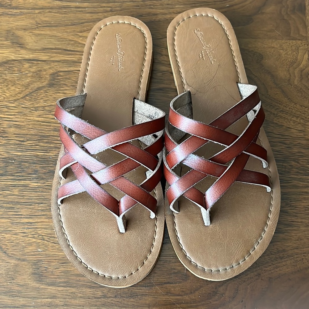 Universal Thread sandals size 6.5